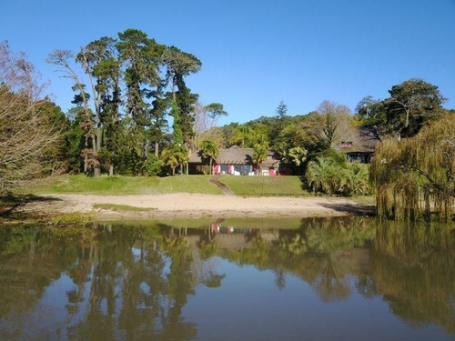 Imagen 2 de 7 de Excelente Cabaña Sobre La Laguna Del Sauce