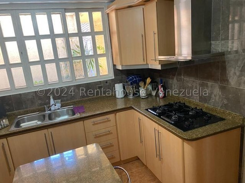 Townhouse En Venta Remodelado Urbanización Santa María Los Teques