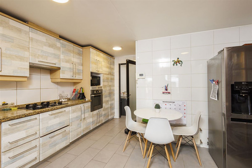 Casa En Condominio De 5 Dorm. San Carlos De Apoquindo.