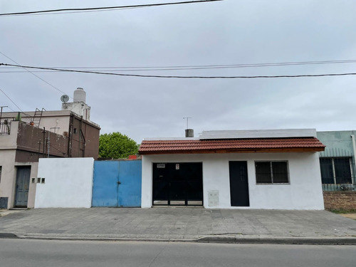 Casa 3 Ambientes C/ Local Y Galpon/ Venta/ San Justo