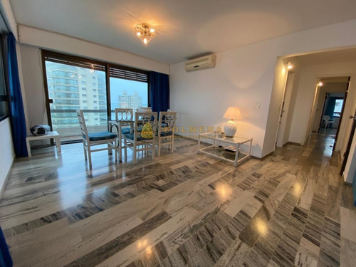 Muy Lindo Apartamento De 3 Dormitorios Con Balcon. Ubicado En La Brava, Con Muy Buena Vista.-ref:787