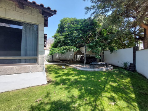 Alamos 1ª. Secc De Lado De Col. Calesa En Esquina Con 2 Recamaras En Pb Espacios Amplios, Acabados De Madera, Hermoso Jardin Trasero, Muy Ubicada A 8 Minutos Del Centro Y Cerca De Centros Comerciales,