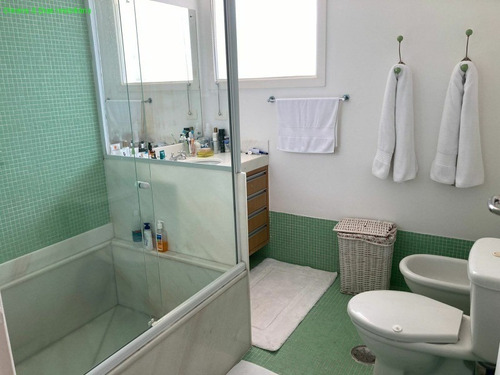 Imagem 8 de 30 de Casa Fantástica Sólida, Recém Reformada, Muito Bem Distribuída, Com Lindo Projeto Arquitetônico, Em Localização Privilegiada, Em Condomínio Fechado De - Ca01012 - 71016468