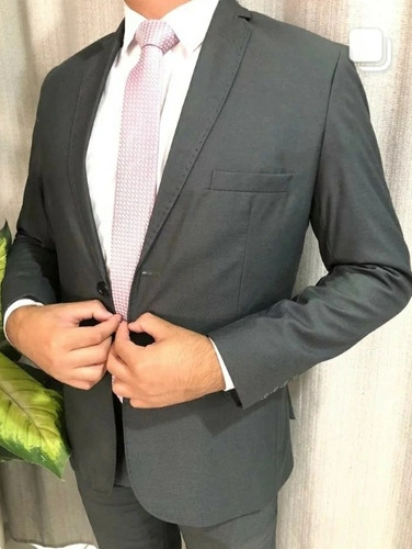 Imagem 1 de 2 de Ternos E Camisas Masculinas