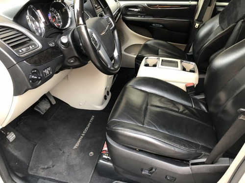 Town & Country 3.6 Touring V6 24v Gasolina 4p Automático