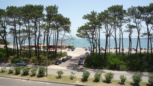 Apartamento En Mansa, 2 Dormitorios *- Ref: 859