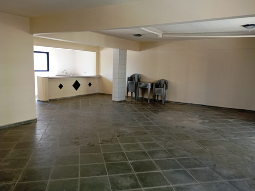 Box De Garagem Bairro Ocean Próximo A Praia