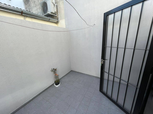 Imagen 10 de 14 de Venta -dpto Tipo Casa Con Cochera Y Patio - Lanús