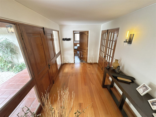 Casa En Arriendo De 7 Dorm. En Las Condes