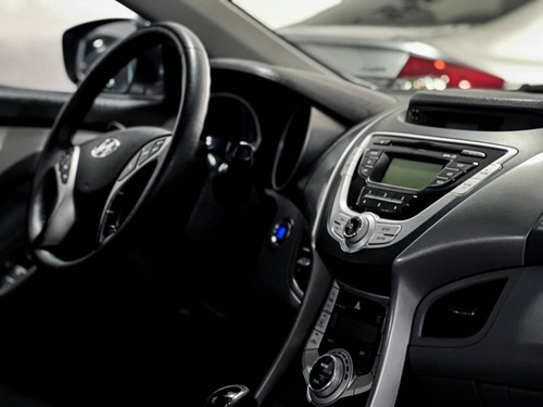Imagem 6 de 12 de Hyundai Elantra 1.8 Gls 16v Gasolina 4p Automático
