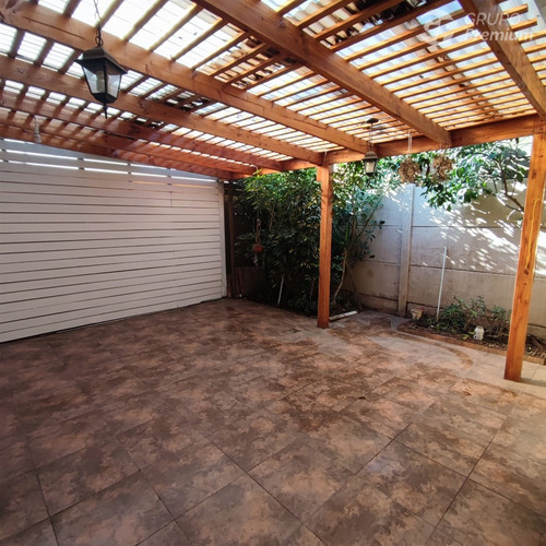 Casa En Venta De 3d 2b Y 1e En Puente Alto