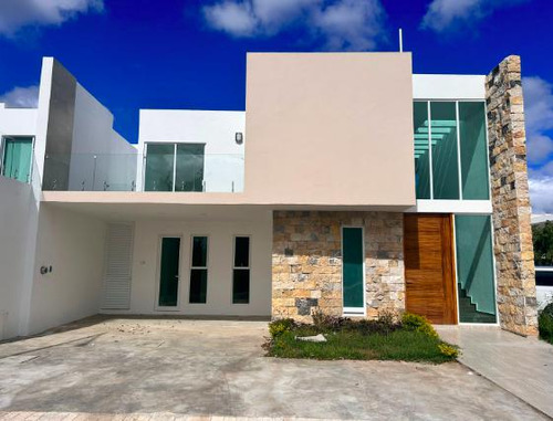 Casa En Venta En Merida, Temozon Norte, Privada Soluna,  Sep. 2023