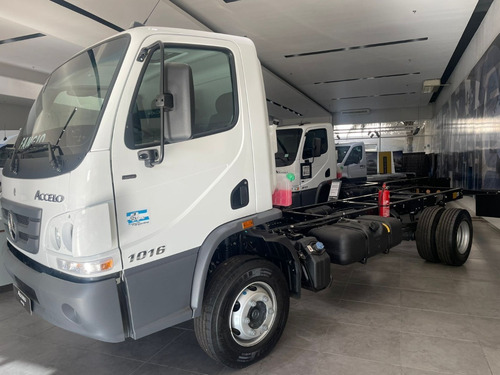 Mercedes Accelo 1016