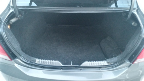 Volkswagen Voyage 1.6 Comfortline Plus 101cv 2012