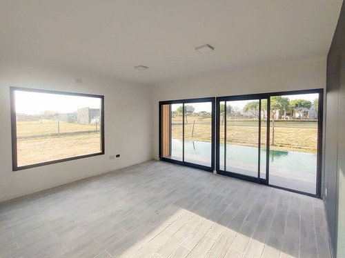 Imagen 25 de 30 de Moderna Casa De 4 Ambientes A Estrenar En Venta En San Ramiro, Pilar Del Este