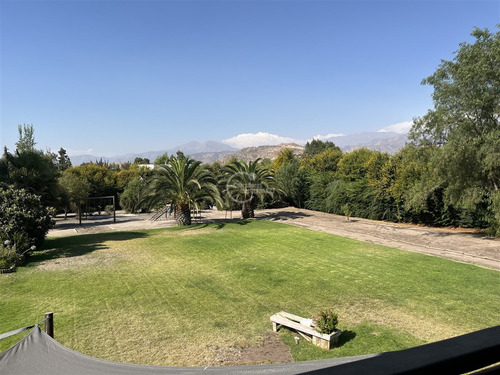 Casa En Venta De 6 Dorm. En Colina