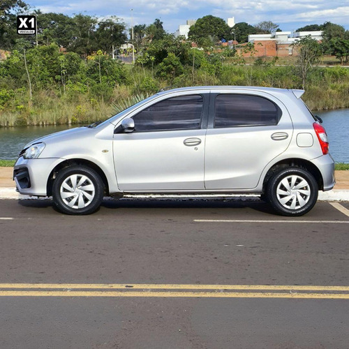Toyota Etios Hb Xs 15 Mt
