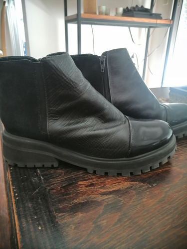 Botas De Cuero Marca Petra, Color Negro Número 38. Poco Uso