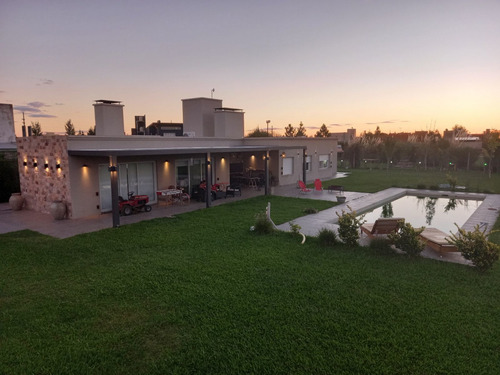 Imagen 3 de 17 de Casa Venta Roldan Barrio Las Tardes