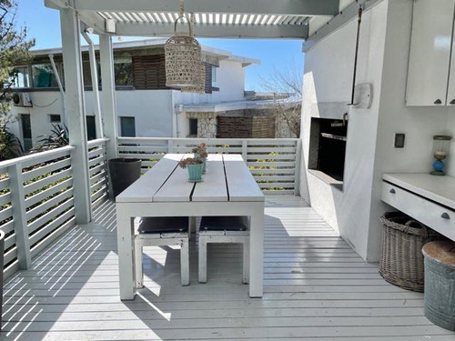 Moderna Casa En Venta Y Alquiler En Cariló Con Vista Al Mar.