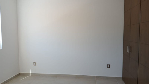 Se Vende Casa En El Encino, Pasillo Lateral, Estudio O 4ta Rec En Pb, Lujo