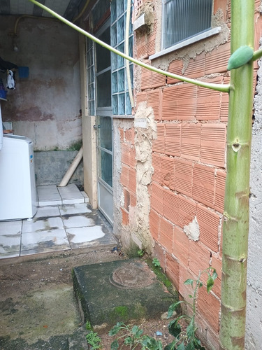 Casa Dúplex Com 3 Quartos, 2 Banheiro, Área De Serviço Vara