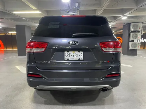 Kia Sorento 3.3 V6 EX Piel 7 Pasajeros At