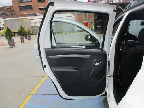 Renault Duster EXPRESSION 4X2 1600CC MT AA