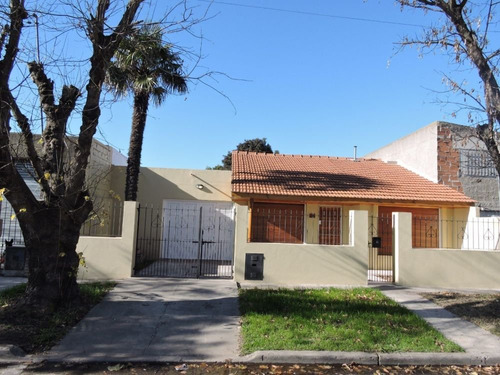 Chalet 3 Amb + Taller Y Parque Propiedad En Block