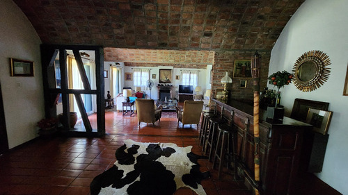 Casa Estilo Colonial Español De 5 Ambientes En Una Planta En Don Torcuato