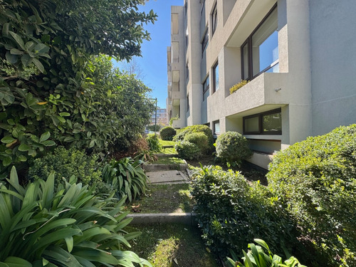 En Primer Piso, Con Jardín Y Vista A Verde Con Conectividad