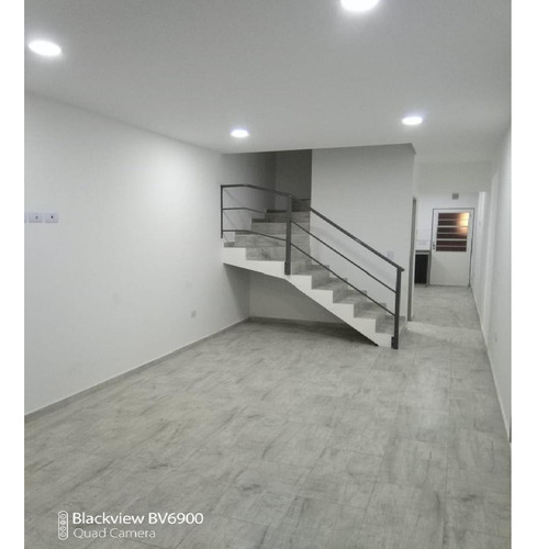 Imagen 2 de 11 de Excelente Duplex , A Metros De Avenida