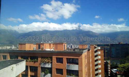 Ss: Vende Apartamento 23-15207 En Lomas De Las Mercedes De 205 M2, 3h/4b/4pe