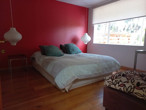 Casa De Arquitectura Única Y Preciosos Jardines Y Entorno