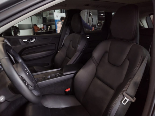 Volvo XC60 2.0 T5 Momentum At