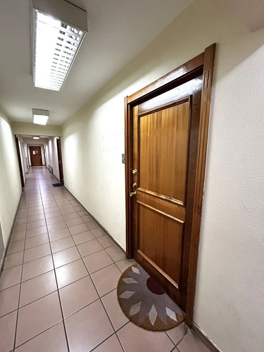 Oficina De Tres Ambientes En Edificio Ohiggins