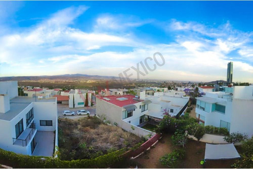 ¡encantadora Casa En Venta Con Amplio Jardín Y Excelente Vista Al Lago En Lomas De Gran Ja...