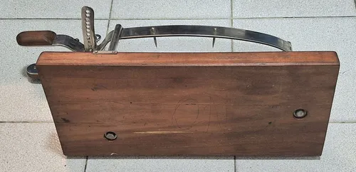 Gran Jamonero Español Acero Con Base De Madera 59 Cm B400 (Usado)