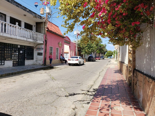 Local Con Apartamento En Calle Arismendi, Ciudad De Juan Griego, Isla De Margarita