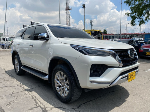 Imagen 2 de 25 de Toyota Fortuner Srv 2021