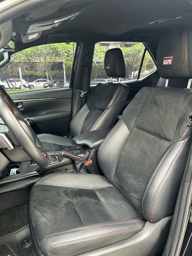 Toyota Hilux SW4 2.8 D-4D TURBO DIESEL GR-S 7L 4X4 AUTOMÁTICO