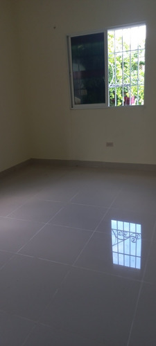 Imagen 10 de 12 de Apto 2do Nivel Con Parqueo De 2 Habitaciones