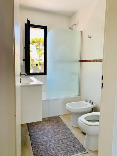 Duplex Venta 2 Dormitorios 2 Baños 2 Cocheras Jardín 88 Mts 2 - Lote150 Mts 2 - Manuel B Gonnet