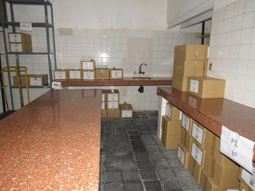 Venta Excelente Casa De 6 Dormitorios Y Dos Edificios Comerciales Centro. Dos Padrones