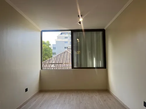 Amplio Espacio, Barrio Tranquilo, Con Estacionamiento Y Bode