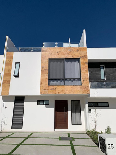 Casa En Renta En Zibata Condominio Robles Queretaro Rcr24040