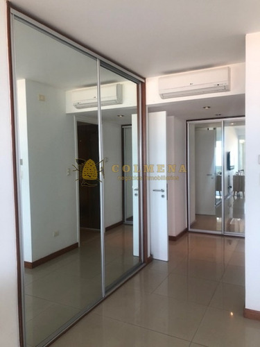 Apartamento En La Brava, De 3 Dormitorios Cuenta Con Excelentes Servicios, Vista Plena Al Mar - Consulte!!!!!!!!-ref:2383
