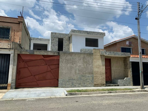 Casa Tipo Townhouse En Las Quintas, Naguanagua. Residencia Las Quintas Del Norte. (scarmc-57)