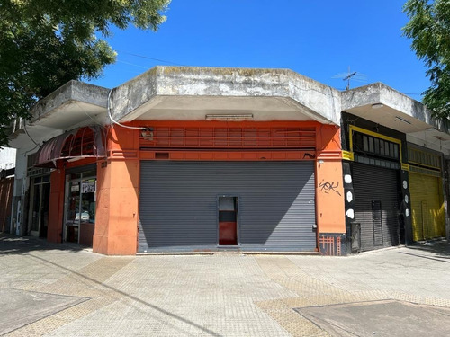 Depto De 2 Ambientes Y 4 Locales En Venta Sobre Oliden Esquina Somellera