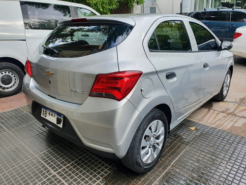 Imagen 3 de 6 de Chevrolet Onix Lt